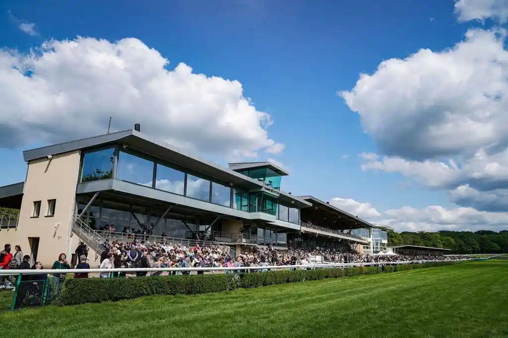 Vue de l'Hippodrome du Lion d'Angers